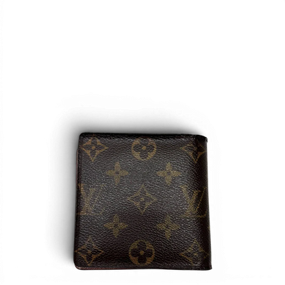 https://cdn.shopify.com/s/files/1/0564/9376/8855/files/Louis_Vuitton_Geldbeutel_Marco_monogram_braun_2.webp?v=1783512740