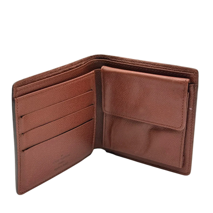 https://cdn.shopify.com/s/files/1/0564/9376/8855/files/Louis_Vuitton_Geldbeutel_Marco_monogram_braun_20.webp?v=1784243394