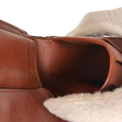 https://cdn.shopify.com/s/files/1/0564/9376/8855/files/Louis_Vuitton_Geldbeutel_Marco_monogram_braun_23.webp?v=1784243394