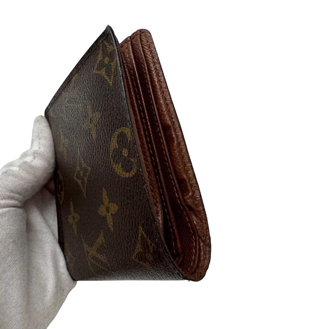https://cdn.shopify.com/s/files/1/0564/9376/8855/files/Louis_Vuitton_Geldbeutel_Marco_monogram_braun_3.webp?v=1783512739