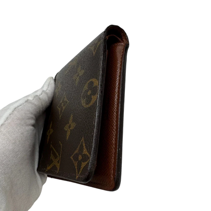 https://cdn.shopify.com/s/files/1/0564/9376/8855/files/Louis_Vuitton_Geldbeutel_Marco_monogram_braun_4.webp?v=1783512739