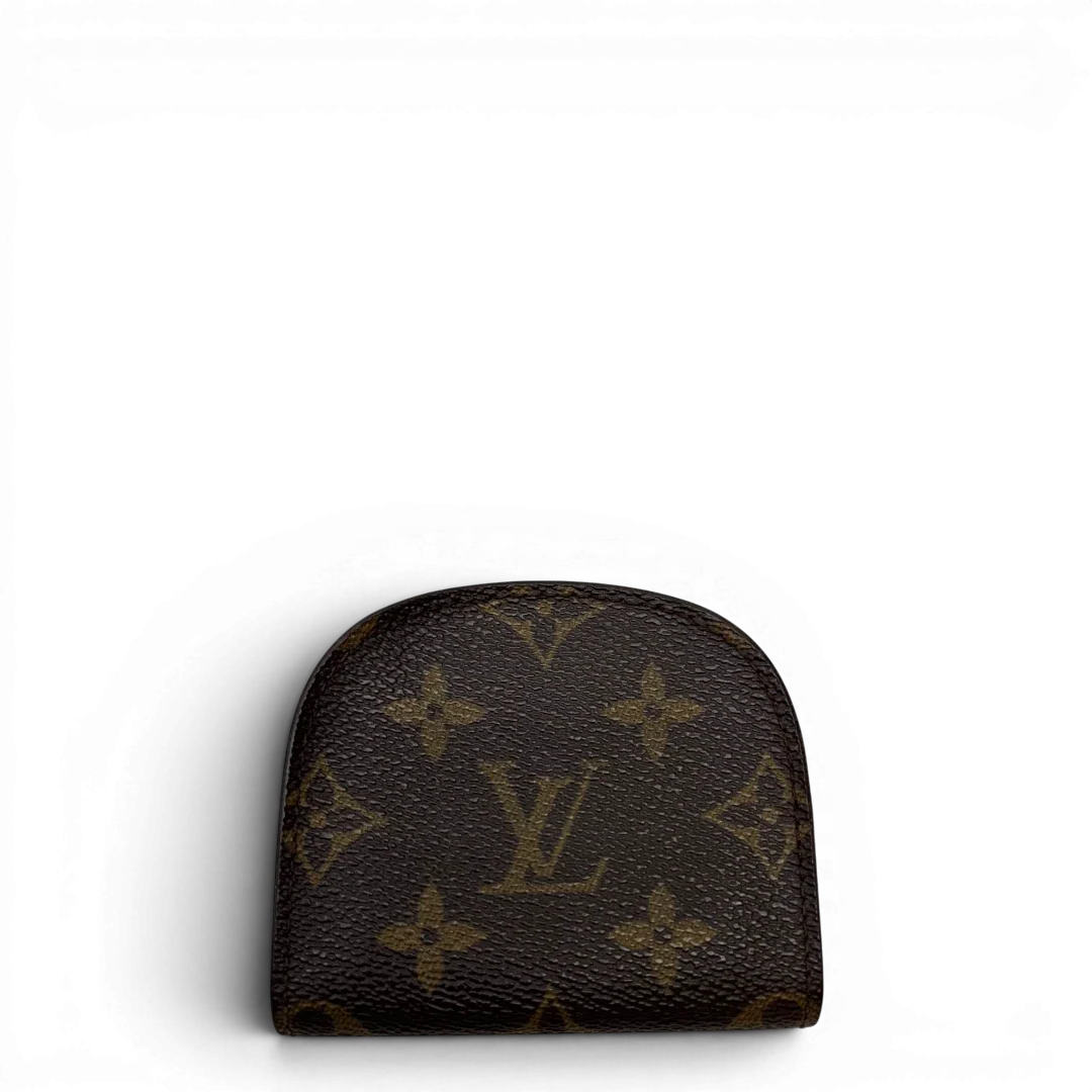 https://cdn.shopify.com/s/files/1/0564/9376/8855/files/Louis_Vuitton_Geldbeutel_Munzetui_Guse_monogram_braun_2.webp?v=1784270716
