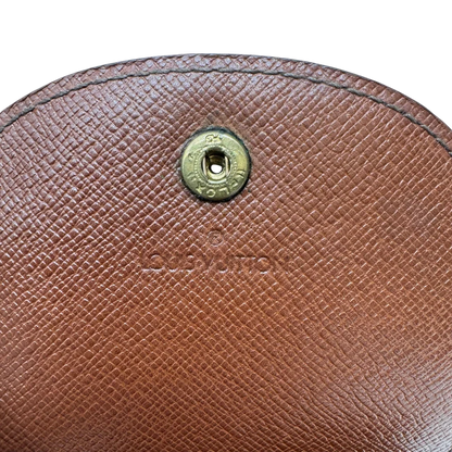 https://cdn.shopify.com/s/files/1/0564/9376/8855/files/Louis_Vuitton_Geldbeutel_Munzetui_Guse_monogram_braun_5.webp?v=1784270716