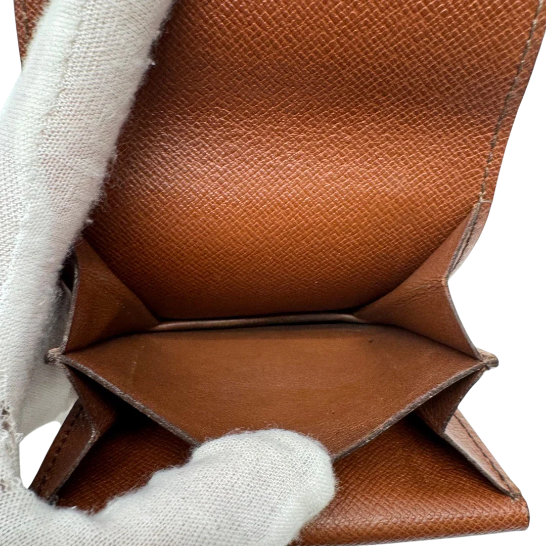 https://cdn.shopify.com/s/files/1/0564/9376/8855/files/Louis_Vuitton_Geldbeutel_Munzetui_Guse_monogram_braun_7.webp?v=1784270716