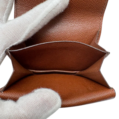 https://cdn.shopify.com/s/files/1/0564/9376/8855/files/Louis_Vuitton_Geldbeutel_Munzetui_Guse_monogram_braun_8.webp?v=1784270716