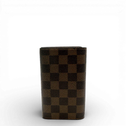 https://cdn.shopify.com/s/files/1/0564/9376/8855/files/Louis_Vuitton_Geldbeutel_Porte_Monnaie_Tresor_Damier_Ebene_braun_vintage_LV_1356.webp?v=1771414021
