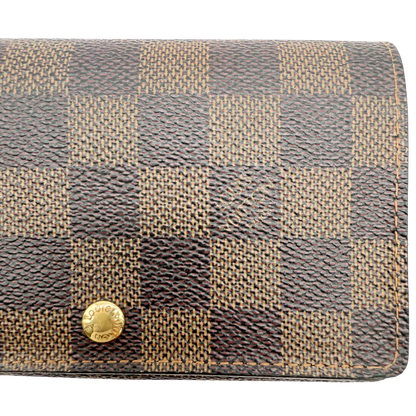 https://cdn.shopify.com/s/files/1/0564/9376/8855/files/Louis_Vuitton_Geldbeutel_Porte_Monnaie_Tresor_Damier_Ebene_braun_vintage_LV_1366.webp?v=1771414022