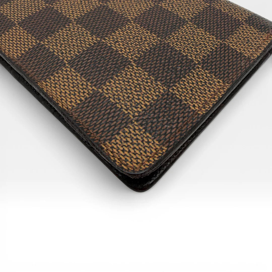 https://cdn.shopify.com/s/files/1/0564/9376/8855/files/Louis_Vuitton_Geldbeutel_Portefeuille_Damier_Ebene_braun_vintage_LV_8677.webp?v=1769075831