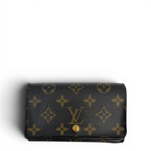 https://cdn.shopify.com/s/files/1/0564/9376/8855/files/Louis_Vuitton_Geldbeutel_Portefeuille_International_monogram_braun_vintage_LV8637.webp?v=1781084066