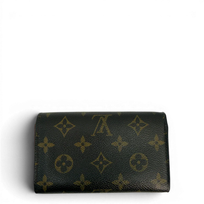 https://cdn.shopify.com/s/files/1/0564/9376/8855/files/Louis_Vuitton_Geldbeutel_Portefeuille_International_monogram_braun_vintage_LV8638.webp?v=1781084066