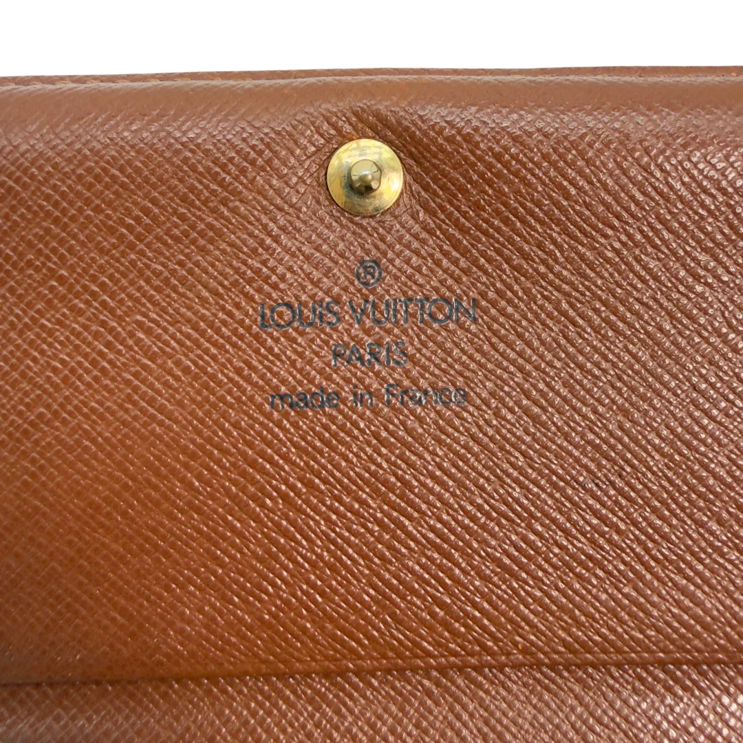 https://cdn.shopify.com/s/files/1/0564/9376/8855/files/Louis_Vuitton_Geldbeutel_Portefeuille_International_monogram_braun_vintage_LV8640.webp?v=1781084066
