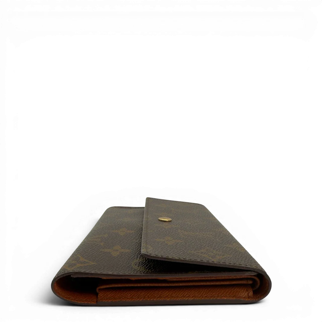 https://cdn.shopify.com/s/files/1/0564/9376/8855/files/Louis_Vuitton_Geldbeutel_Portefeuille_International_monogram_braun_vintage_LV8670.webp?v=1781083496