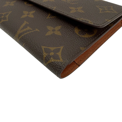 https://cdn.shopify.com/s/files/1/0564/9376/8855/files/Louis_Vuitton_Geldbeutel_Portefeuille_International_monogram_braun_vintage_LV8673.webp?v=1781083497