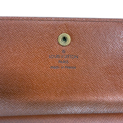 https://cdn.shopify.com/s/files/1/0564/9376/8855/files/Louis_Vuitton_Geldbeutel_Portefeuille_International_monogram_braun_vintage_LV8678.webp?v=1781083498