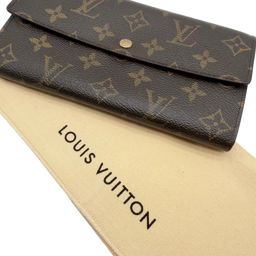 https://cdn.shopify.com/s/files/1/0564/9376/8855/files/Louis_Vuitton_Geldbeutel_Portefeuille_Sarah_monogram_braun_vintage_LV8256.webp?v=1781083758