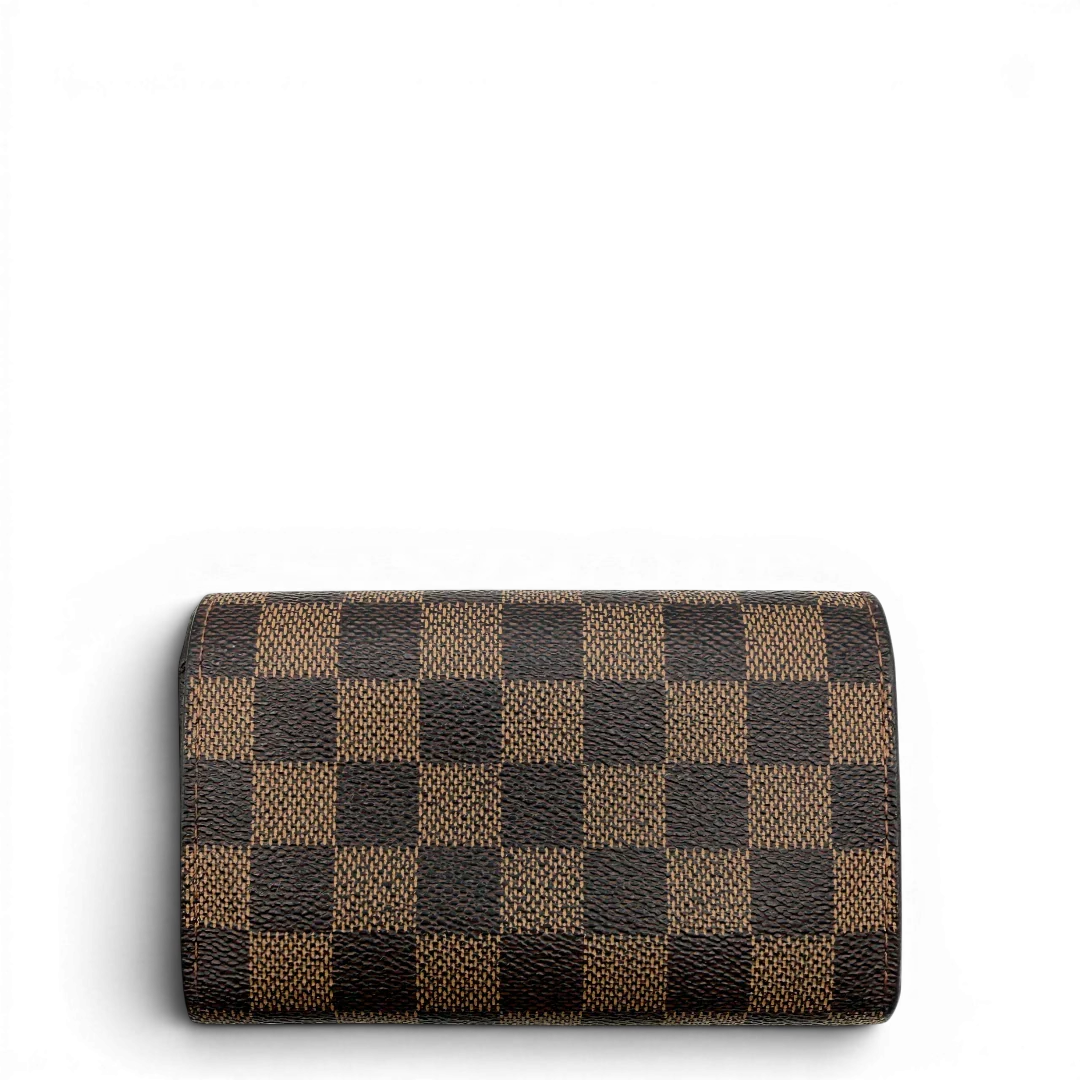 https://cdn.shopify.com/s/files/1/0564/9376/8855/files/Louis_Vuitton_Geldbeutel_Portefeuille_Tresor_Damier_Ebene_braun_vintage_LV8193.webp?v=1781083660