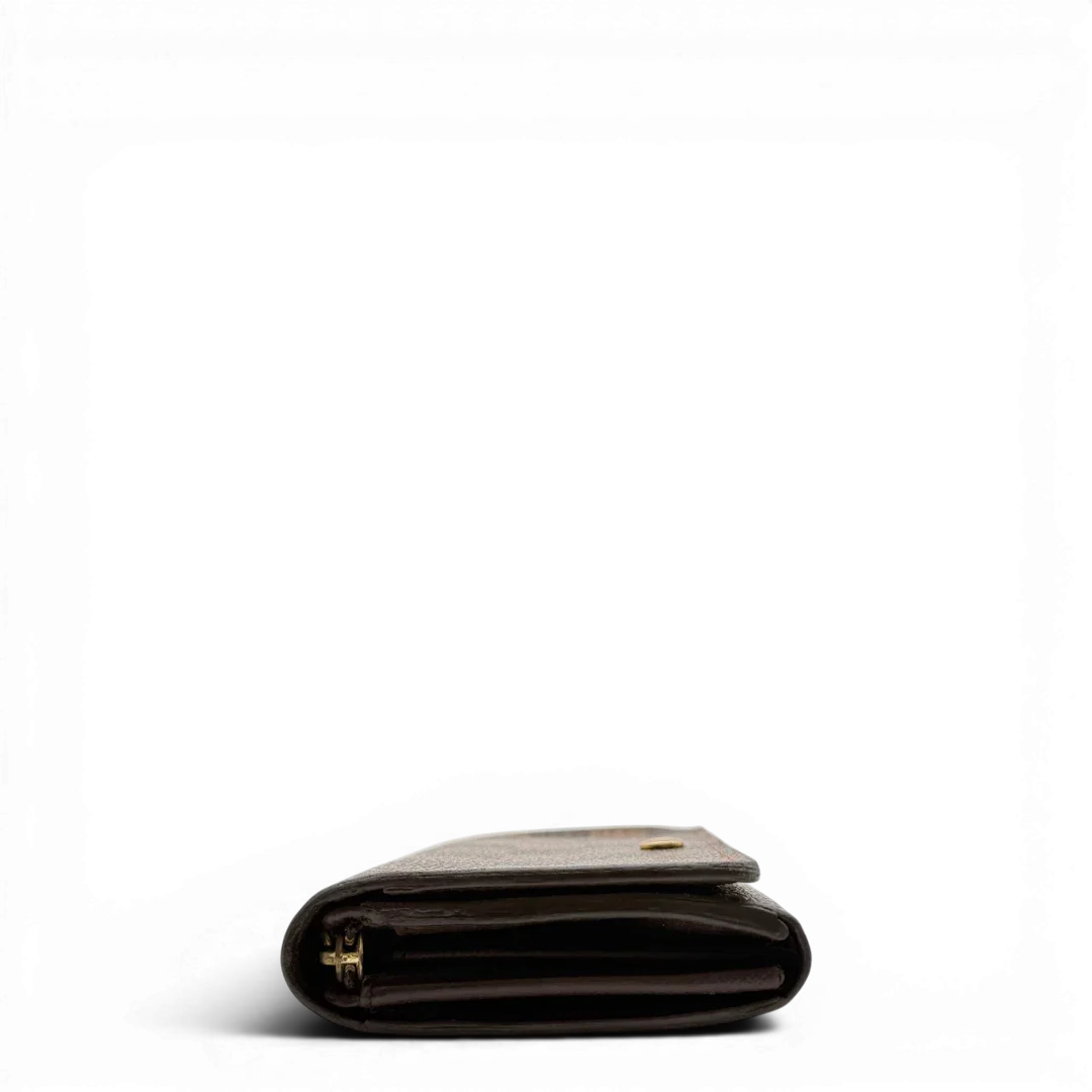 https://cdn.shopify.com/s/files/1/0564/9376/8855/files/Louis_Vuitton_Geldbeutel_Portefeuille_Tresor_Damier_Ebene_braun_vintage_LV8195.webp?v=1781083659