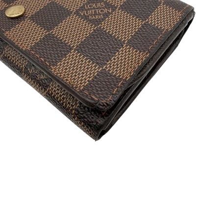 https://cdn.shopify.com/s/files/1/0564/9376/8855/files/Louis_Vuitton_Geldbeutel_Portefeuille_Tresor_Damier_Ebene_braun_vintage_LV8196.webp?v=1781083660
