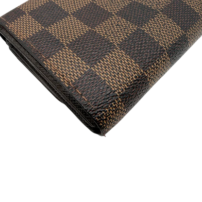 https://cdn.shopify.com/s/files/1/0564/9376/8855/files/Louis_Vuitton_Geldbeutel_Portefeuille_Tresor_Damier_Ebene_braun_vintage_LV8199.webp?v=1781083660