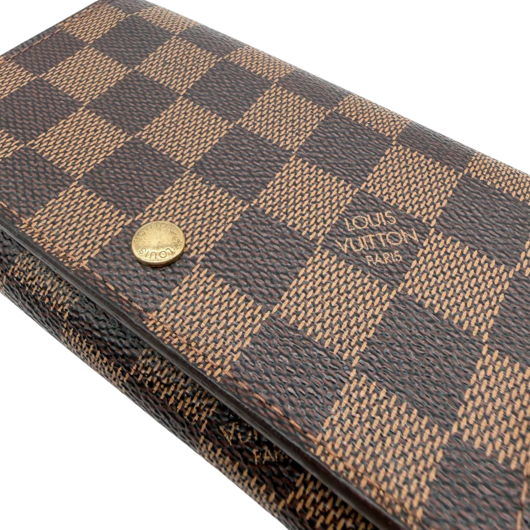 https://cdn.shopify.com/s/files/1/0564/9376/8855/files/Louis_Vuitton_Geldbeutel_Portefeuille_Tresor_Damier_Ebene_braun_vintage_LV8201.webp?v=1781083661