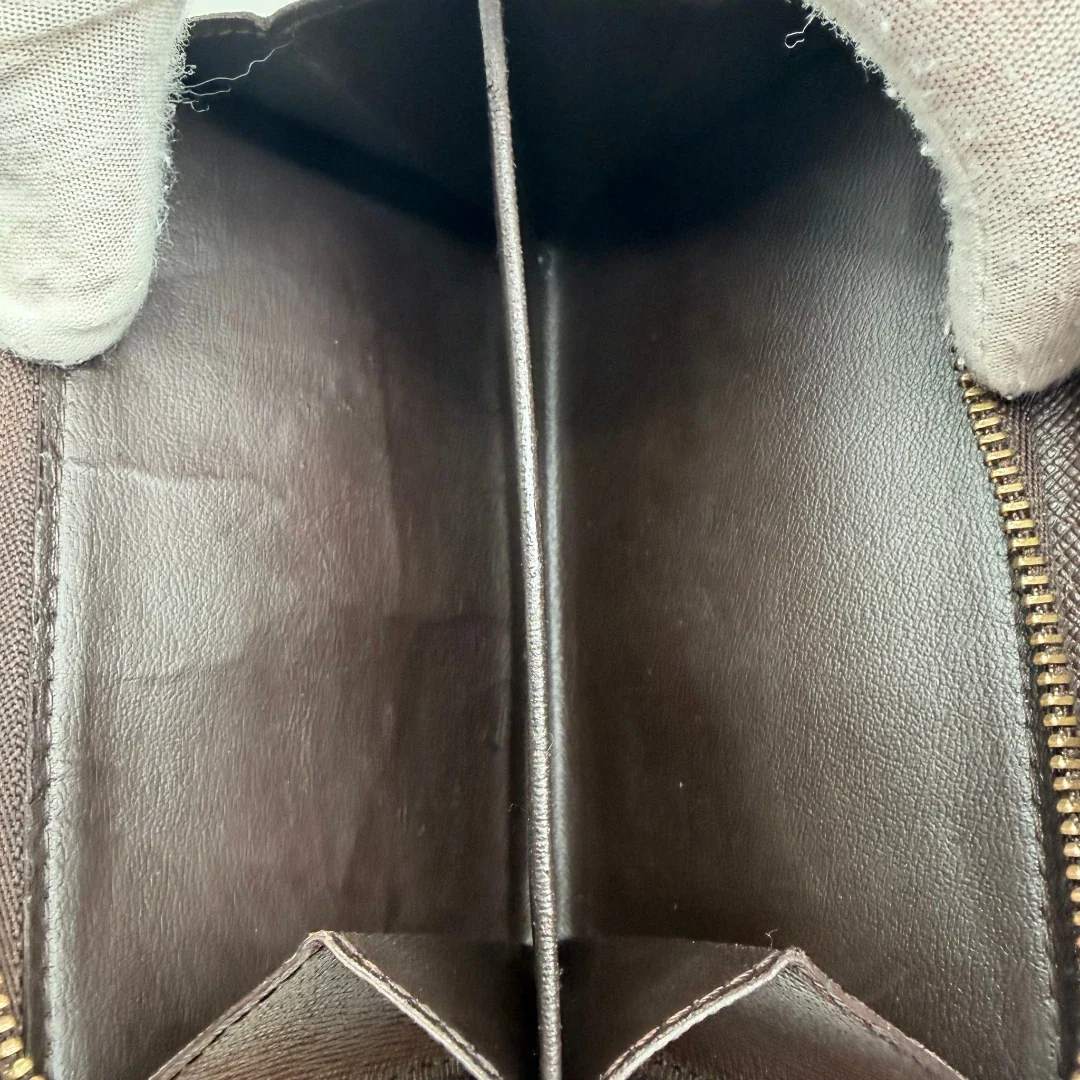 https://cdn.shopify.com/s/files/1/0564/9376/8855/files/Louis_Vuitton_Geldbeutel_Portefeuille_Tresor_Damier_Ebene_braun_vintage_LV8205.webp?v=1781083660
