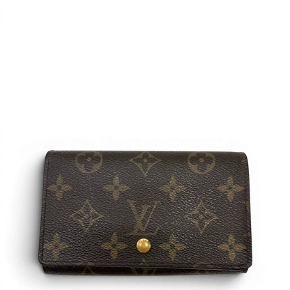 https://cdn.shopify.com/s/files/1/0564/9376/8855/files/Louis_Vuitton_Geldbeutel_Portefeuille_Tresor_monogram_braun_1.webp?v=1783512659