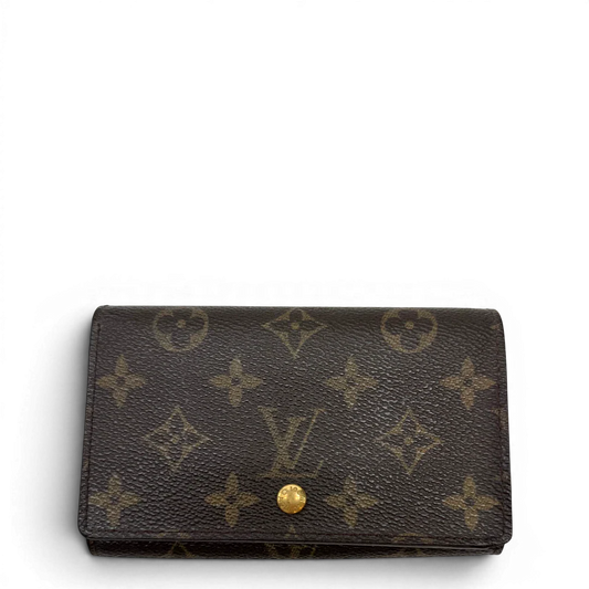 https://cdn.shopify.com/s/files/1/0564/9376/8855/files/Louis_Vuitton_Geldbeutel_Portefeuille_Tresor_monogram_braun_1.webp?v=1783512659