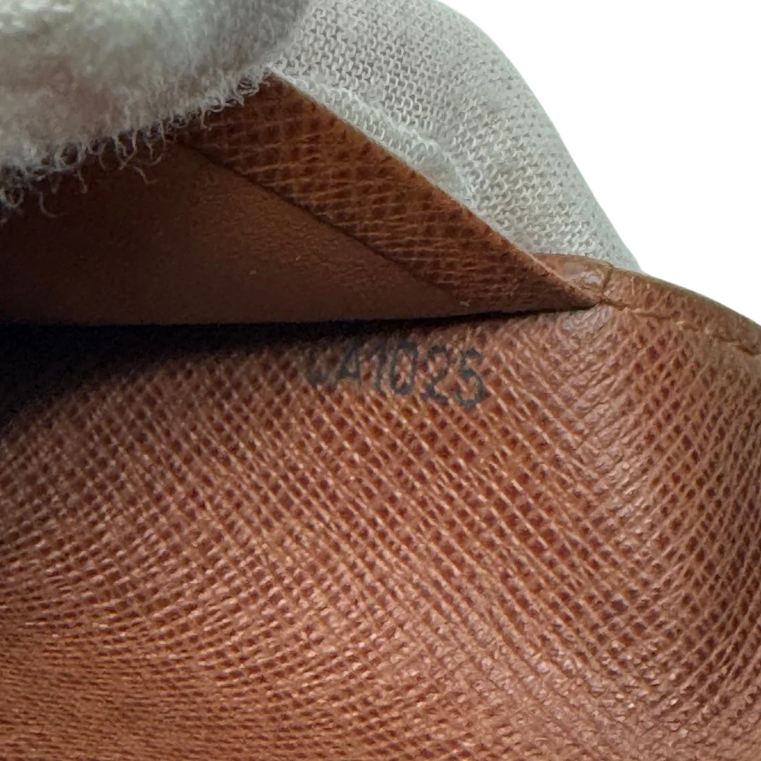 https://cdn.shopify.com/s/files/1/0564/9376/8855/files/Louis_Vuitton_Geldbeutel_Portefeuille_Tresor_monogram_braun_11_1d1a8e5d-af8d-4832-9c67-0f53448ea1db.webp?v=1784270561
