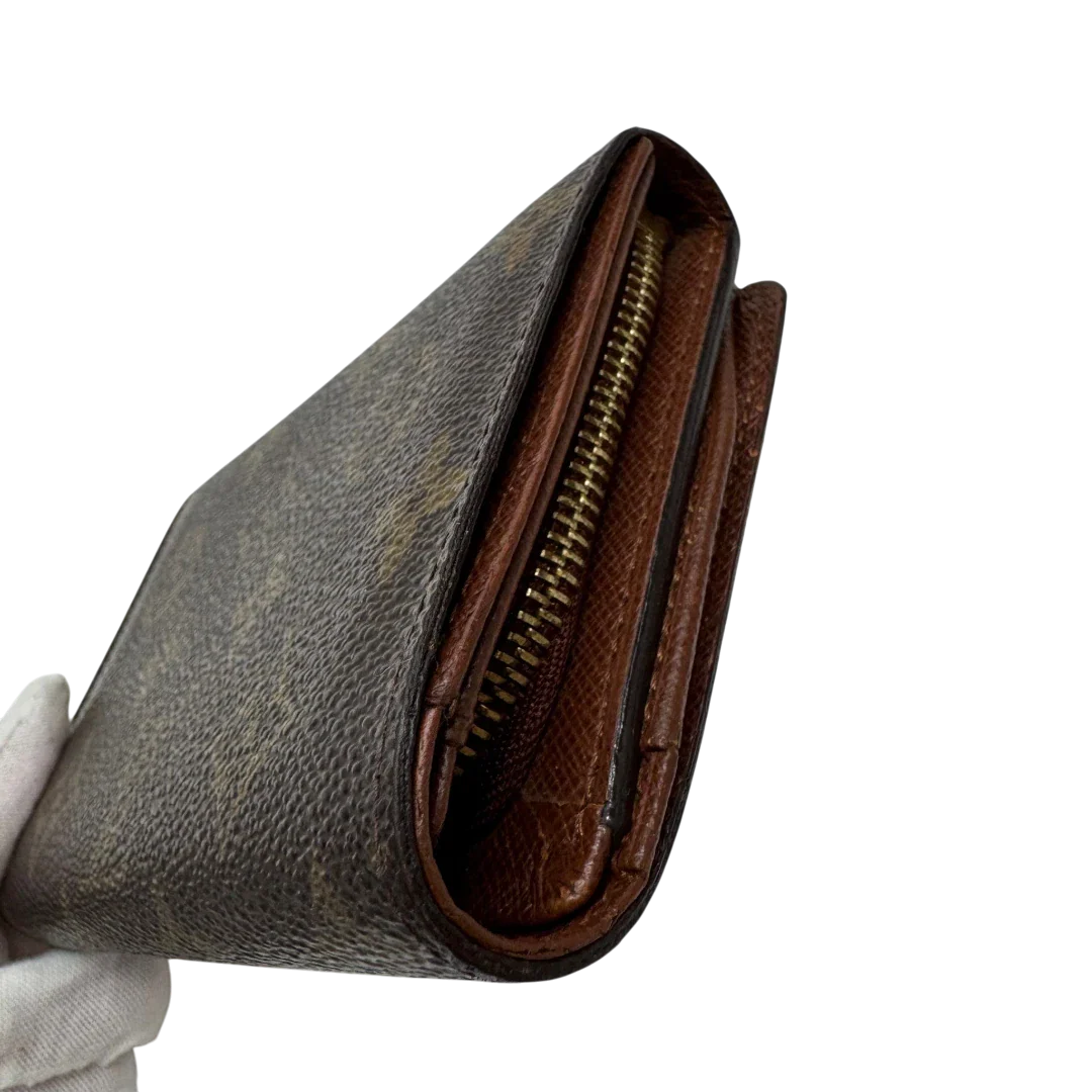 https://cdn.shopify.com/s/files/1/0564/9376/8855/files/Louis_Vuitton_Geldbeutel_Portefeuille_Tresor_monogram_braun_3.webp?v=1783512659
