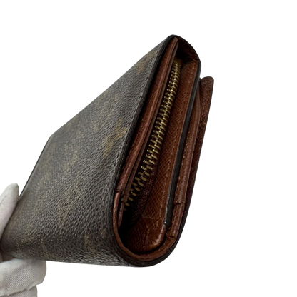 https://cdn.shopify.com/s/files/1/0564/9376/8855/files/Louis_Vuitton_Geldbeutel_Portefeuille_Tresor_monogram_braun_3.webp?v=1783512659