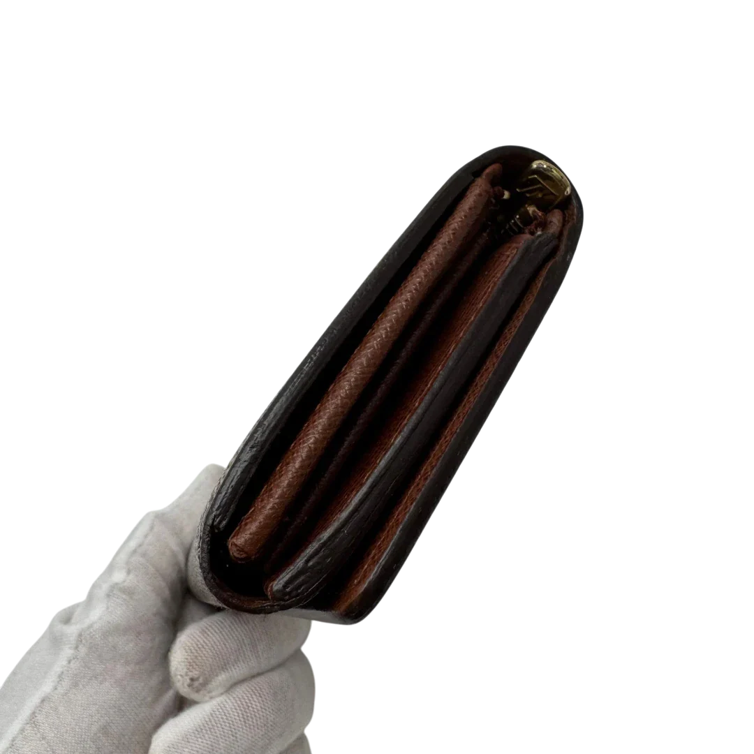 https://cdn.shopify.com/s/files/1/0564/9376/8855/files/Louis_Vuitton_Geldbeutel_Portefeuille_Tresor_monogram_braun_4_4075f5c2-66d6-49a5-afe0-c9177441d797.webp?v=1784270561