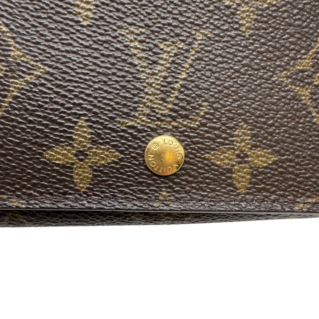 https://cdn.shopify.com/s/files/1/0564/9376/8855/files/Louis_Vuitton_Geldbeutel_Portefeuille_Tresor_monogram_braun_5.webp?v=1783512659