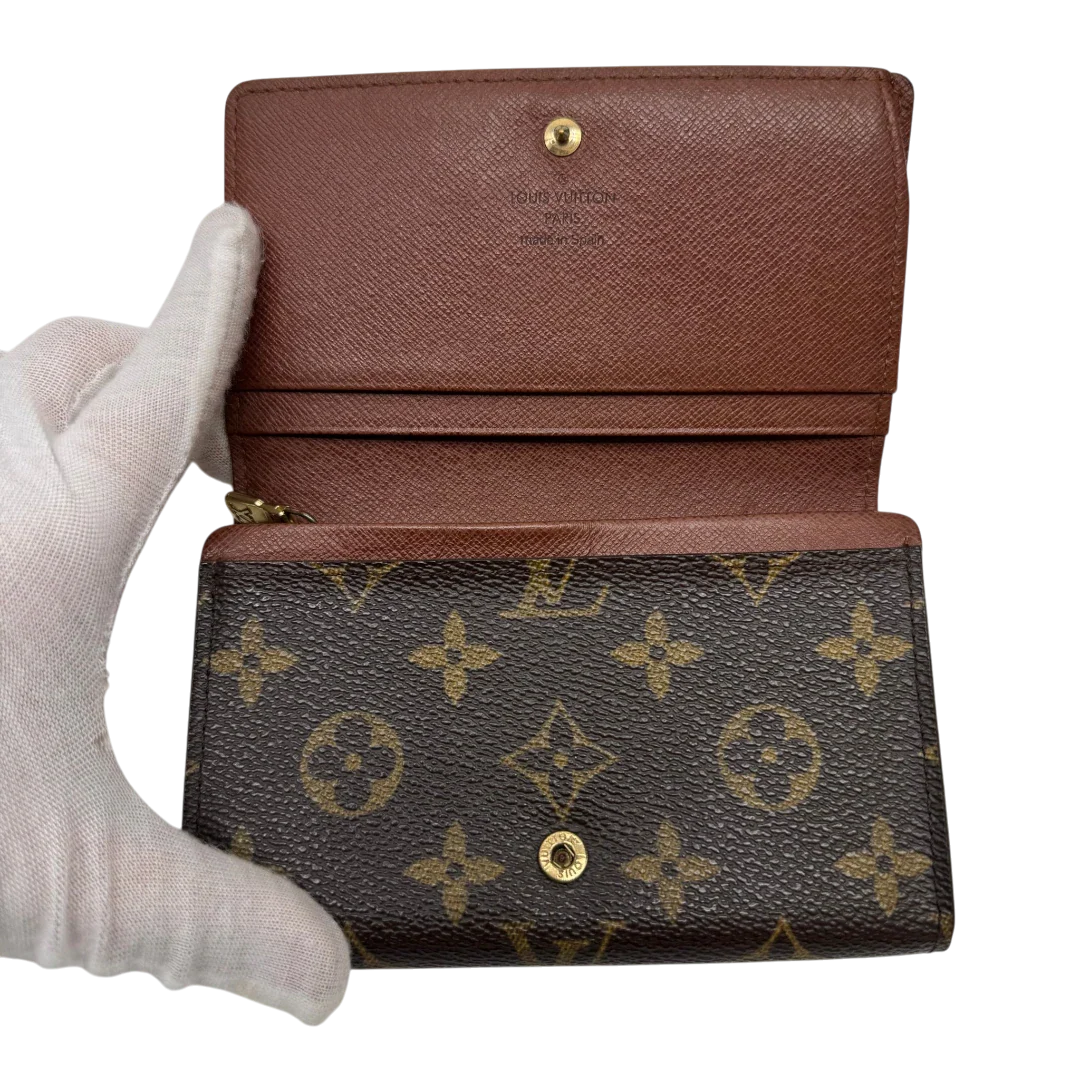 https://cdn.shopify.com/s/files/1/0564/9376/8855/files/Louis_Vuitton_Geldbeutel_Portefeuille_Tresor_monogram_braun_6_9d9956cf-e916-4852-9e11-9596bb21942d.webp?v=1784270562