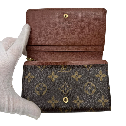 https://cdn.shopify.com/s/files/1/0564/9376/8855/files/Louis_Vuitton_Geldbeutel_Portefeuille_Tresor_monogram_braun_6_9d9956cf-e916-4852-9e11-9596bb21942d.webp?v=1784270562