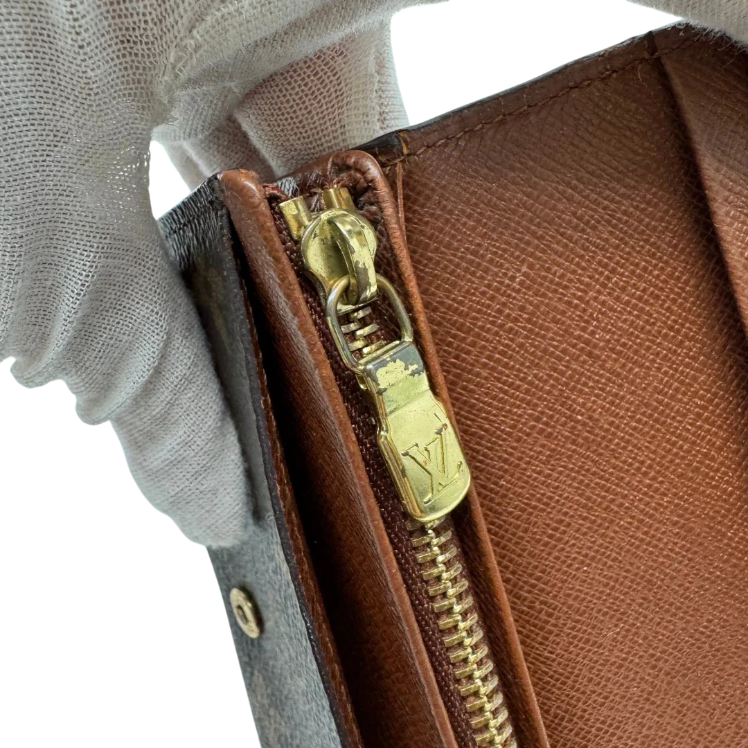 https://cdn.shopify.com/s/files/1/0564/9376/8855/files/Louis_Vuitton_Geldbeutel_Portefeuille_Tresor_monogram_braun_9.webp?v=1783512659