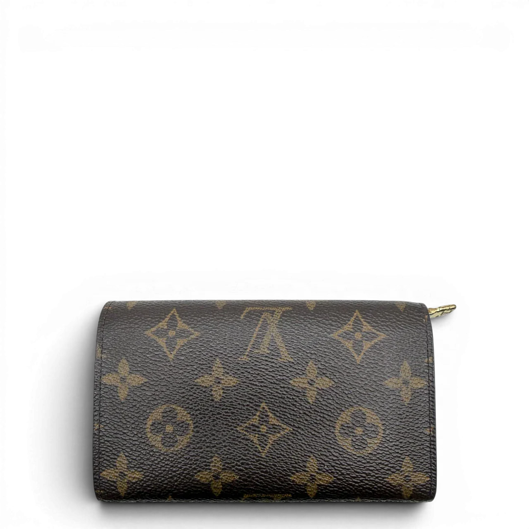 https://cdn.shopify.com/s/files/1/0564/9376/8855/files/Louis_Vuitton_Geldbeutel_Portefeuille_Tresor_monogram_braun_vintage_LV8208.webp?v=1781083289