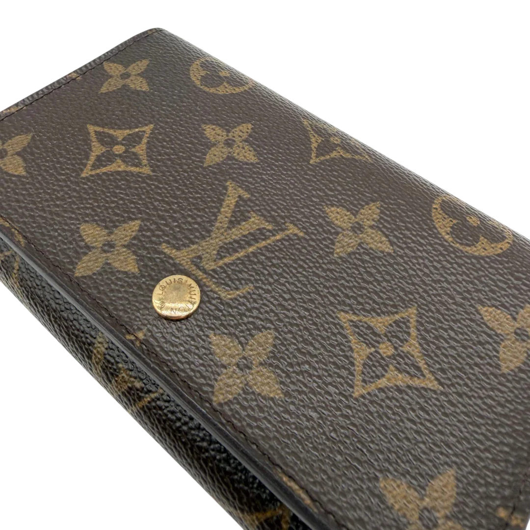 https://cdn.shopify.com/s/files/1/0564/9376/8855/files/Louis_Vuitton_Geldbeutel_Portefeuille_Tresor_monogram_braun_vintage_LV8219.webp?v=1781083290