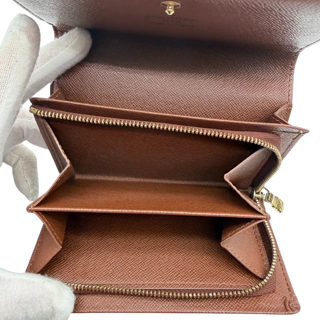 https://cdn.shopify.com/s/files/1/0564/9376/8855/files/Louis_Vuitton_Geldbeutel_Portefeuille_Tresor_monogram_braun_vintage_LV8221.webp?v=1781083290