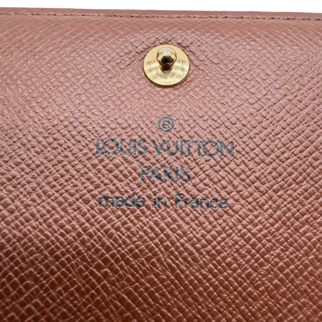 https://cdn.shopify.com/s/files/1/0564/9376/8855/files/Louis_Vuitton_Geldbeutel_Portefeuille_Tresor_monogram_braun_vintage_LV8222.webp?v=1781083290