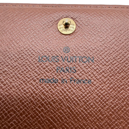 https://cdn.shopify.com/s/files/1/0564/9376/8855/files/Louis_Vuitton_Geldbeutel_Portefeuille_Tresor_monogram_braun_vintage_LV8222.webp?v=1781083290