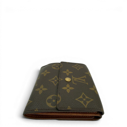 https://cdn.shopify.com/s/files/1/0564/9376/8855/files/Louis_Vuitton_Geldbeutel_Portefeuille_Tresor_monogram_braun_vintage_LV8595.webp?v=1781083966