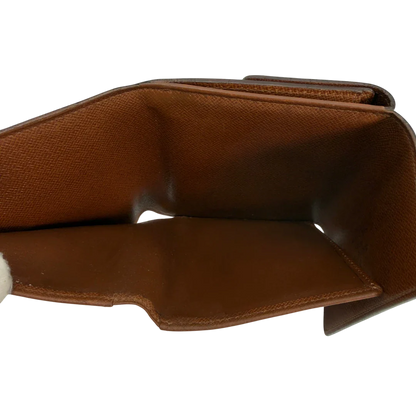 https://cdn.shopify.com/s/files/1/0564/9376/8855/files/Louis_Vuitton_Geldbeutel_Portefeuille_Tresor_monogram_braun_vintage_LV8610.webp?v=1781083966
