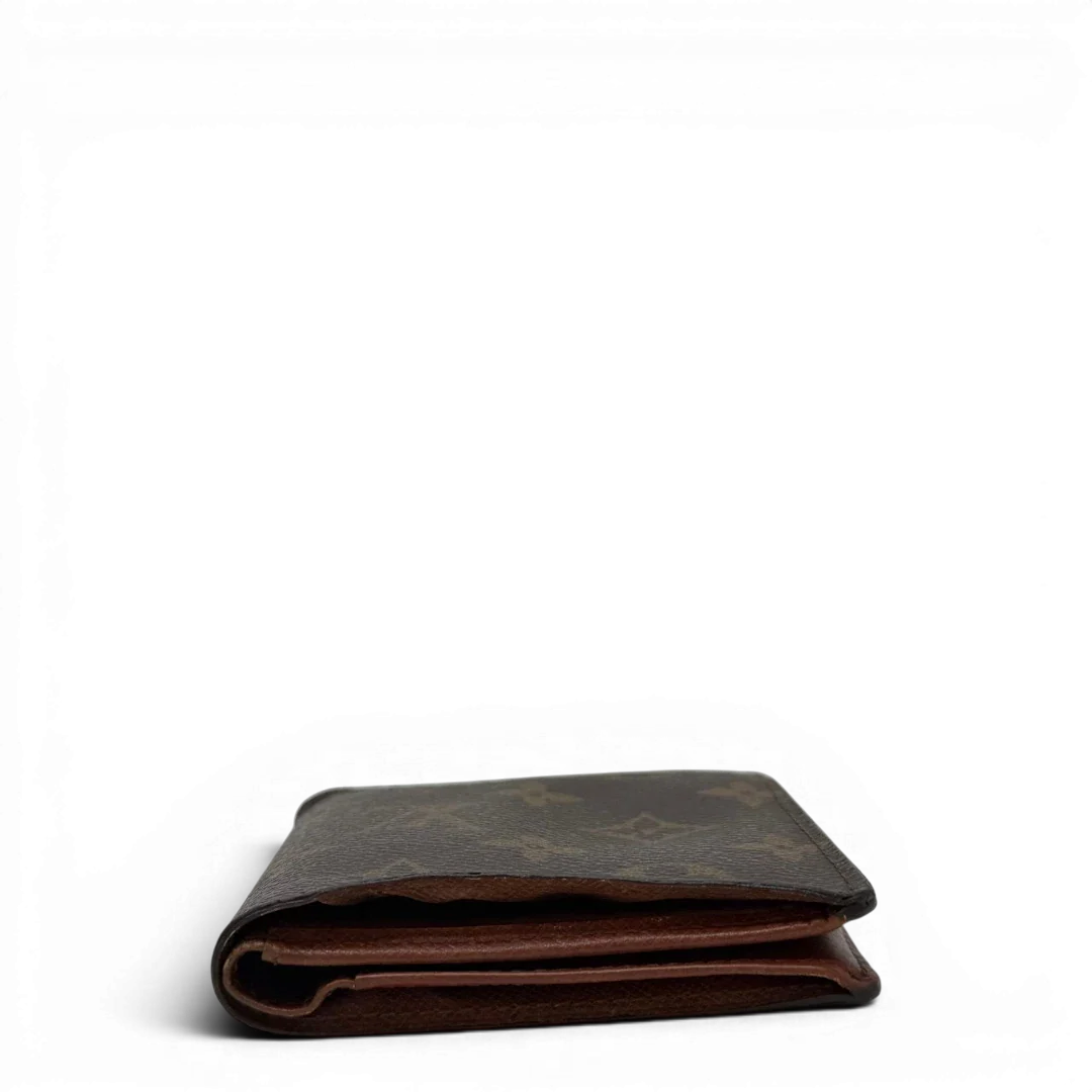 https://cdn.shopify.com/s/files/1/0564/9376/8855/files/Louis_Vuitton_Geldbeutel_Portefeuille_monogram_braun_vintage_LV7755.webp?v=1780487841