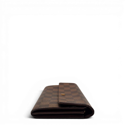 https://cdn.shopify.com/s/files/1/0564/9376/8855/files/Louis_Vuitton_Geldbeutel_Sarah_Damier_Ebene_braun_4.webp?v=1784242503