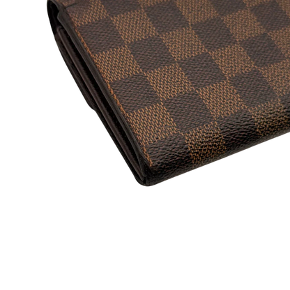 https://cdn.shopify.com/s/files/1/0564/9376/8855/files/Louis_Vuitton_Geldbeutel_Sarah_Damier_Ebene_braun_8.webp?v=1784242503