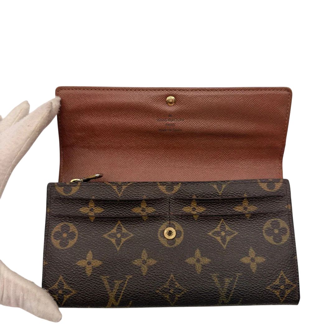 https://cdn.shopify.com/s/files/1/0564/9376/8855/files/Louis_Vuitton_Geldbeutel_Sarah_monogram_braun_13_4ebe6a8e-d5d9-4463-9246-4bb32ae6348d.webp?v=1784270404
