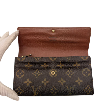 https://cdn.shopify.com/s/files/1/0564/9376/8855/files/Louis_Vuitton_Geldbeutel_Sarah_monogram_braun_13_4ebe6a8e-d5d9-4463-9246-4bb32ae6348d.webp?v=1784270404