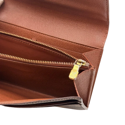 https://cdn.shopify.com/s/files/1/0564/9376/8855/files/Louis_Vuitton_Geldbeutel_Sarah_monogram_braun_19.webp?v=1784270404