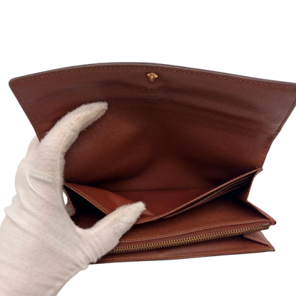 https://cdn.shopify.com/s/files/1/0564/9376/8855/files/Louis_Vuitton_Geldbeutel_Sarah_monogram_braun_20.webp?v=1784270404