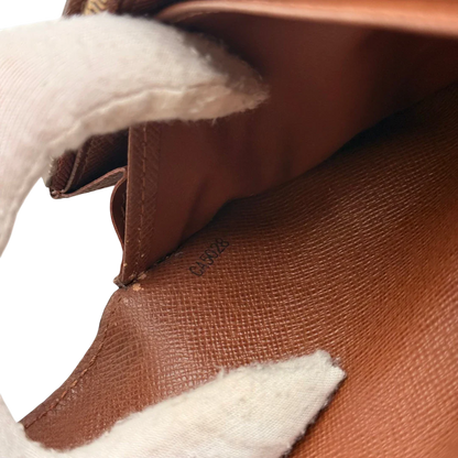 https://cdn.shopify.com/s/files/1/0564/9376/8855/files/Louis_Vuitton_Geldbeutel_Sarah_monogram_braun_21.webp?v=1784270404